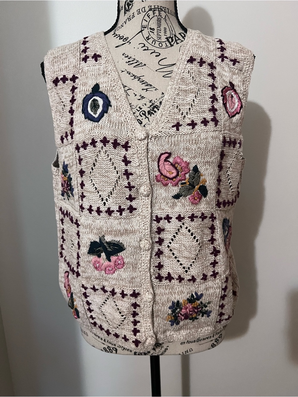 White Stag Vintage Embroidered Floral Knit Vest Medium